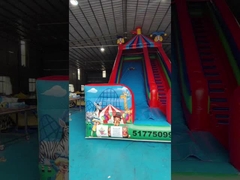 Commerciële opblaasbare waterslippen met clownthema 9x4m 1000D water spring huis met glijbaan