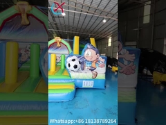 Kinderen PVC opblaasbare uitsmijter combo met glijbaan voetbal thema kasteel speeltuin