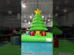 Opblaasbare kerstboom springruimte Opblaasbaar springkasteel