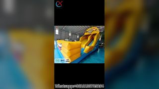 Gigantische Minion-opblaasglijbaan voor kinderevenementen