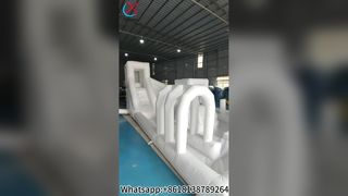 Elegante witte bruiloft bubbelballenbak met glijbaan