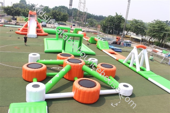 Nieuwe Kleurrijke Drijvende het Waterdia van het Waterpark op Overzeese Hinderniscursus