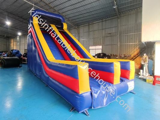 Commerciële 0,55 mm pvc tralies Reus opblaasbare glijbanen Buitenopblaasbare waterglijbanen Kasteel Voor kinderen en volwassenen