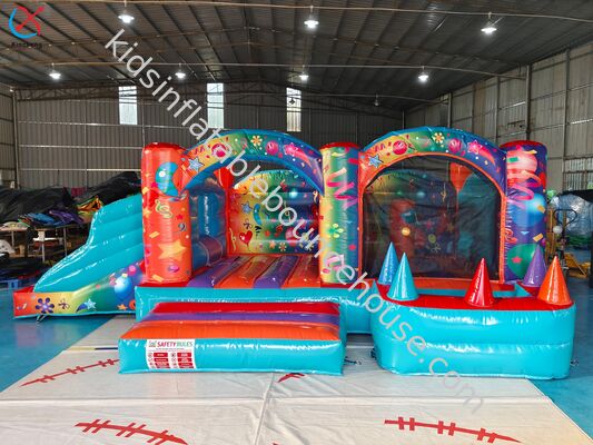 Commerciële Opblaasbare Springkasteel met Glijbaan Opblaasbaar Kleurrijk Kasteel Voor Kinderen