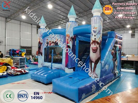 Hoogwaardig opblaasbaar bounce huis met glijbaan voor feestverhuur.